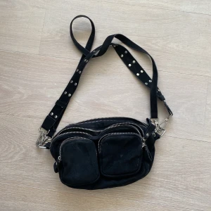 Väska - Supersnygg handväska från Gina tricot🤍använd men fortfarande fräsch (dammig) 