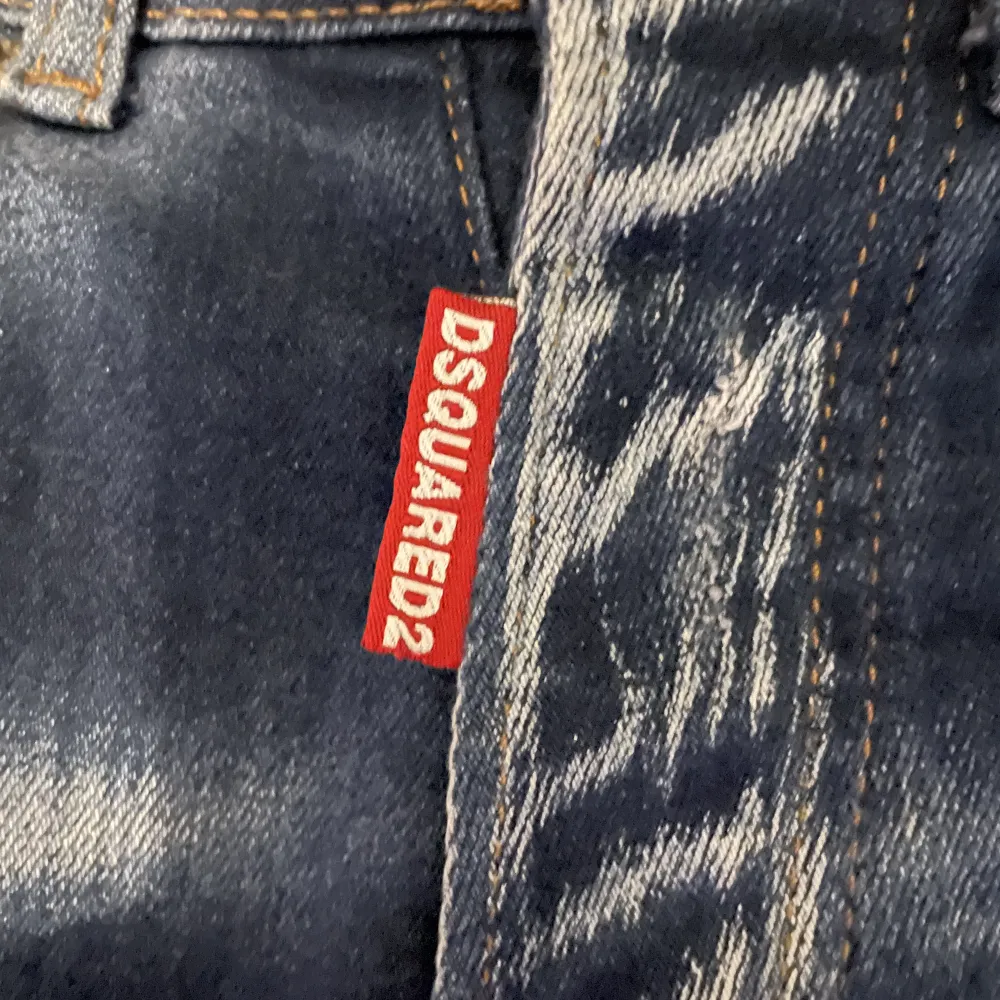 Dsquared2 jeans. Använda nyttskick. Storlek 42. . Jeans & Byxor.