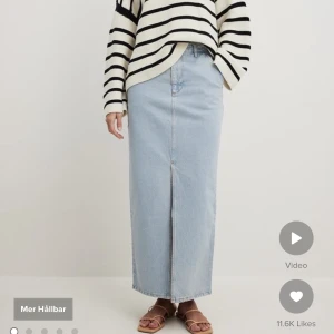 Lång jeanskjol från NA-KD  - Lång jeanskjol från nakd i storlek 38,, helt oanvänd med lappen kvar❤️‍🔥