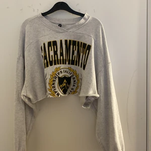 Magtröja  - En magtröja från H&M , för stor för mig! Nästan aldrig använd 😘