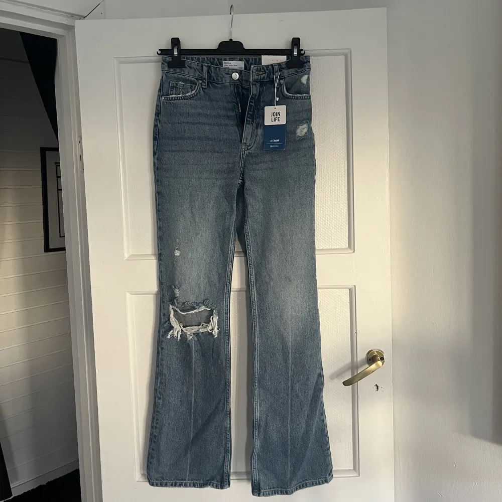 Oanvända jeans från Bershka!. Jeans & Byxor.