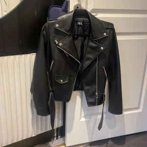 Skinn jacka  - Skinn jacka från zara