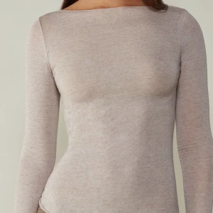 Intimissimi tröja - Säljer denna fina intimisimi tröja då jag inte går någon användning av den💕 använd ca 2 gånger💖 kontakta för fler frågor och bilder