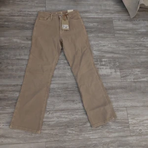 Mos mosh äkta nya - Äkta mos mosh nya med tag kvar köpta för 1199kr var för stora för mig, passar en S,M  Stå stl xs men de är streciga mos mosh är större i stl 500kr ett kap  