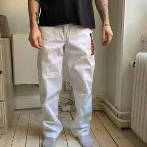 Vita dickies helt nya - Helt nya dickies byxor. Alla lappar sitter kvar.