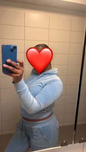 Juicy couture  - Intressekoll!!! Jag vill kolla vad folk vill ge för min blåa juicy dress storlek xxs det är bara att skriva om ni är intresserade❤️