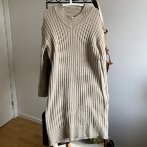 Sweater dress från Korea - Köpt i Korea, one size. I bra skick, knappt använd. Kan både posta och träffas upp i Stockholm :) 