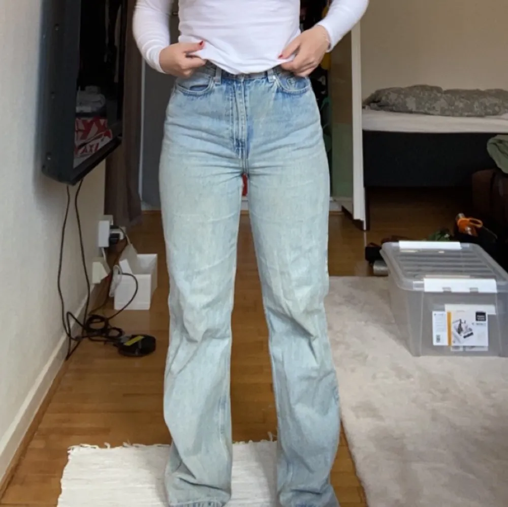 Modell Rowe. Jeans & Byxor.