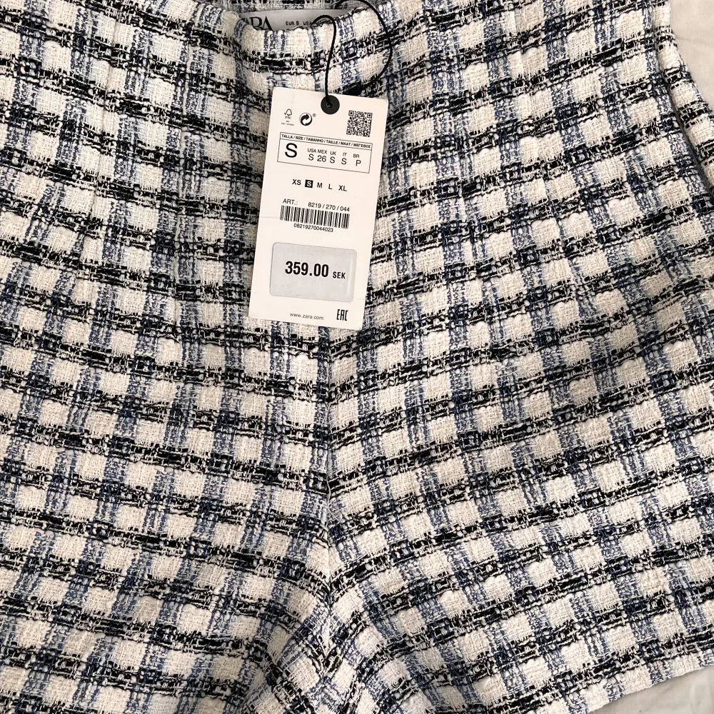 Populära shorts ifrån Zara som är helt slutsålda! De är aldrig använda då de var för små för mig , storlek S! Nypris 359 🤙🏾 Frakt tillkommer på ca 50kr 🤙🏾. Jeans & Byxor.