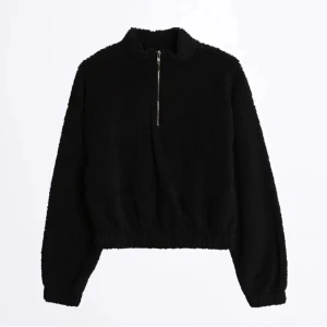 Tröja  - Säljer min fina Teddy tröja från Gina tricot. Storlek xxs men sitter även som en xs. Orginalpris 299kr.