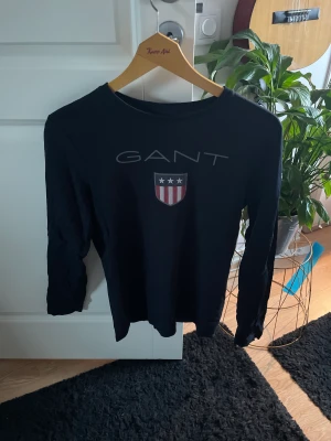 Tröja Gant - Tröja från gant. Köpt i Barkarby för 800 kr storlek s mitt pris 200 kr. Skick 10/10 alldrig använd. 