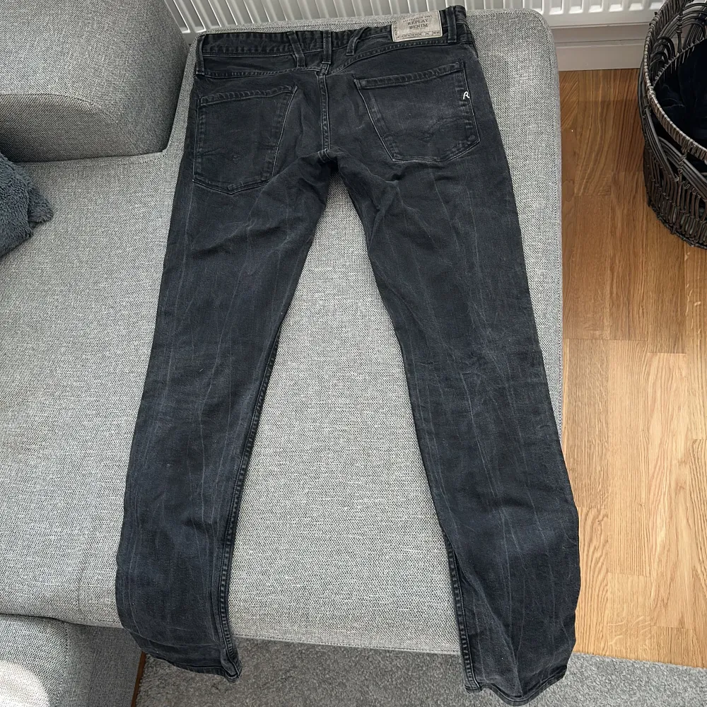 ”Ljussvarta” jeans från Replay. Jeans & Byxor.