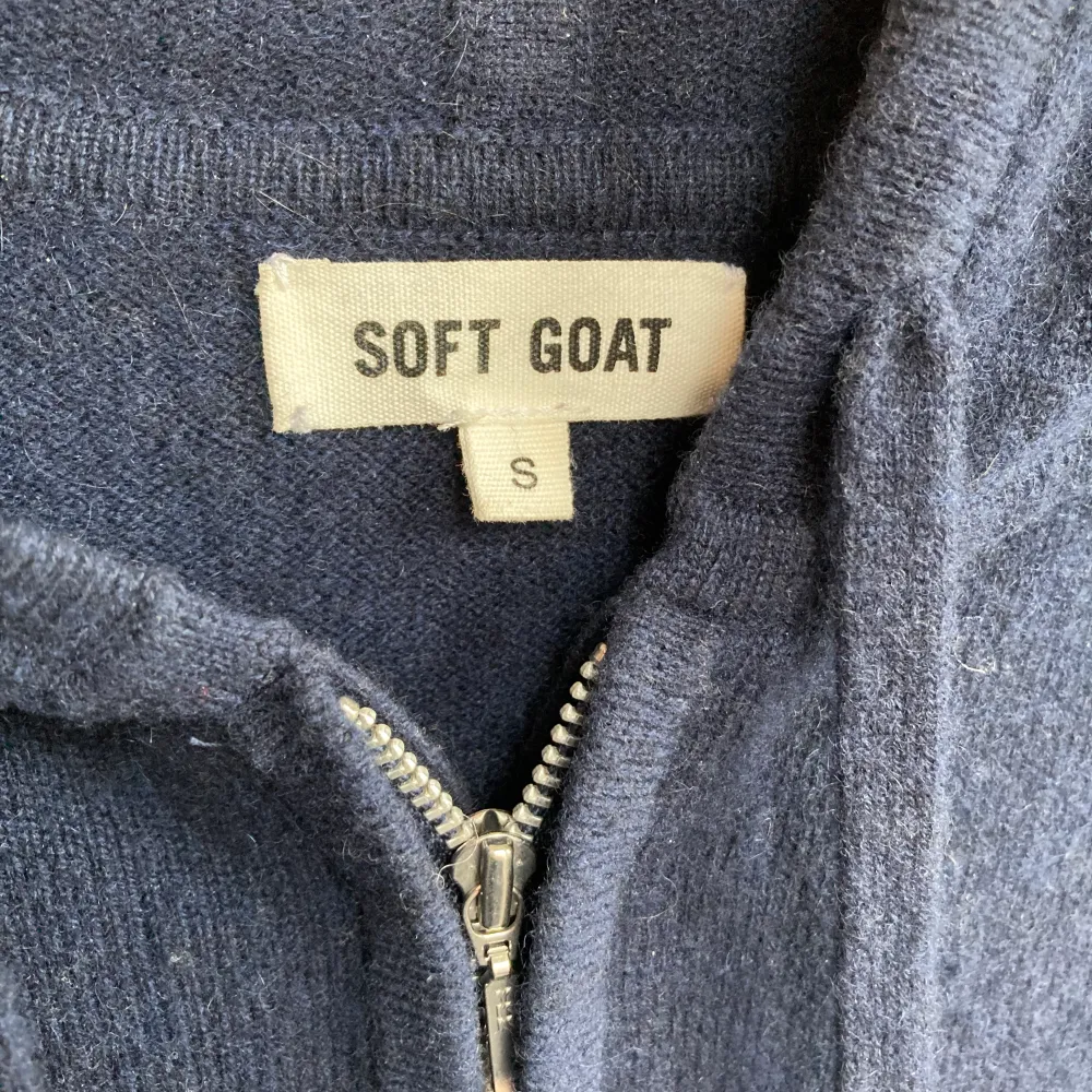 Säljer min jätte fina soft goat tröja för den inte kommer till användning längre!✨ Jätte jätte bra skick!👍🏼💕(kanske startar budgivning). Tröjor & Koftor.