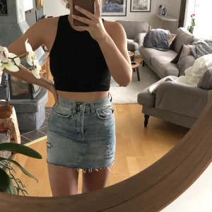 Jeanskjol - Storlek XS. Frakt tillkommer.