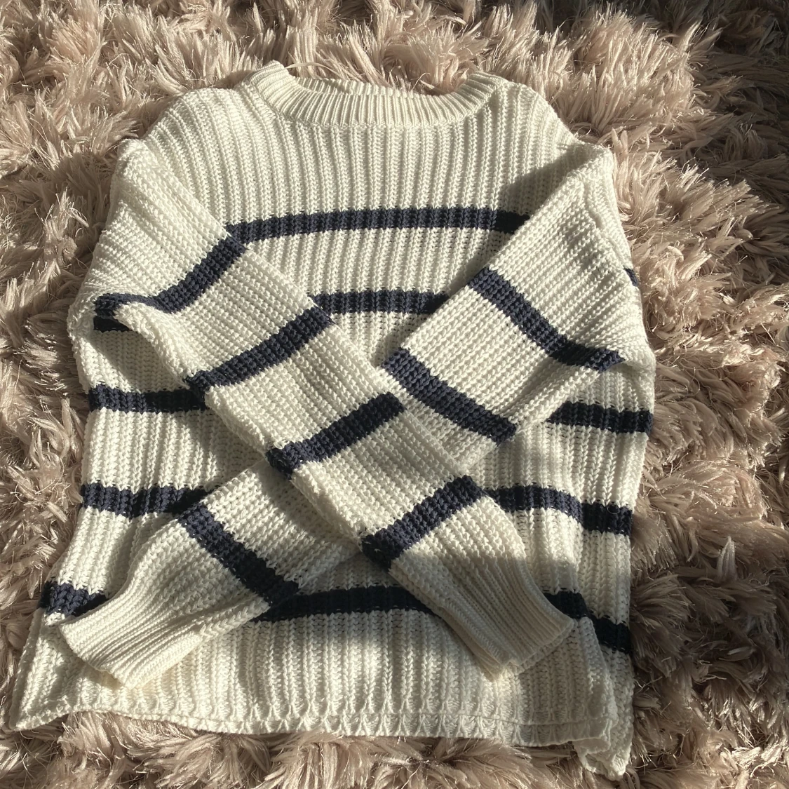 Stickad randig tröja