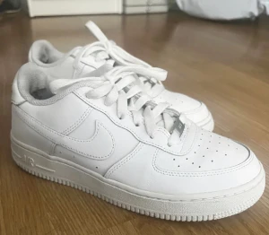 Air Force 1  - Bra skick i storlek 38. Pris kan diskuteras! Nypris 1349 kr