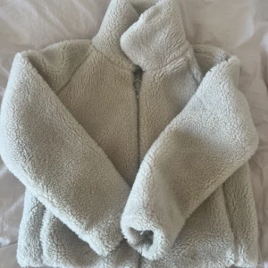 jacka - Världens gosigaste vårjacka, perfa för vår, sommarkvällar och höst!