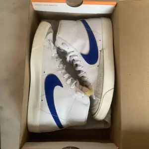 Nike blazer mid. Endast nvända några få gånger. Finns box. 