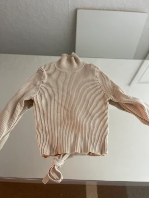 Tröja  - Tröja från zara i storlek 36. 