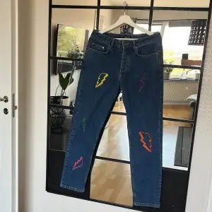 printed jeans bra skick på dom har knappt haft på mig dom för inte min stil längre