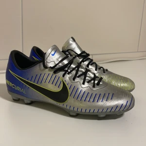 Nike Mercurial Neymar - Väldigt fint skick. Sparsamt använda då sonen växlat mellan 2 par.
