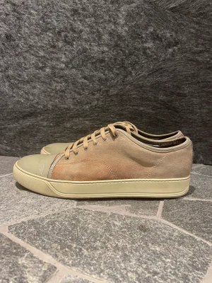 Lanvin skor - Hej! Säljer nu dessa fina lanvin skor. Skorna är lite miss färgade men annars bra skick. Uk 10