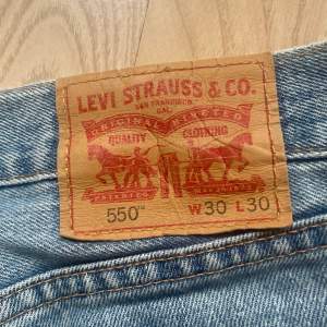 Levis jeans köpta från usa, denna modell säljs inte i Sverige.