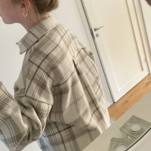 Jacka - Jätte fin från Gina, säljer då den inte längre kommer till användning💕