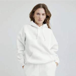 Jätteskön bikbok hoodie men har många vita hoodies.