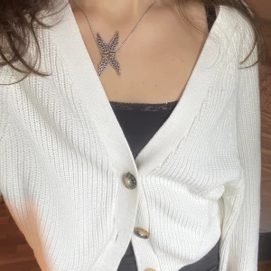 Fin stickad kofta  - Stickad kofta i bra skick 🤍🐑