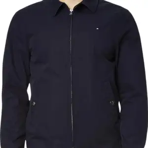 Superfin Tommy Hilfiger New ivy padded jacket i färgen 403 Midnight med grön insida. Storlek M, men passar en S bättre om man vill att den är lite oversized. 🌸