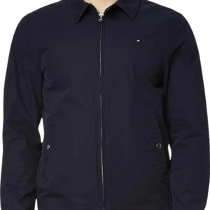 Tommy hilfiger New Ivy padded jacket - Superfin Tommy Hilfiger New ivy padded jacket i färgen 403 Midnight med grön insida. Storlek M, men passar en S bättre om man vill att den är lite oversized. 🌸