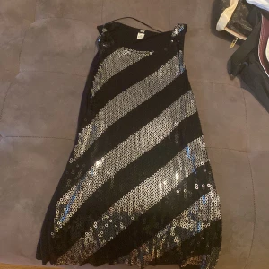 Svart klänning  - Helt ny klänning aldrig använd