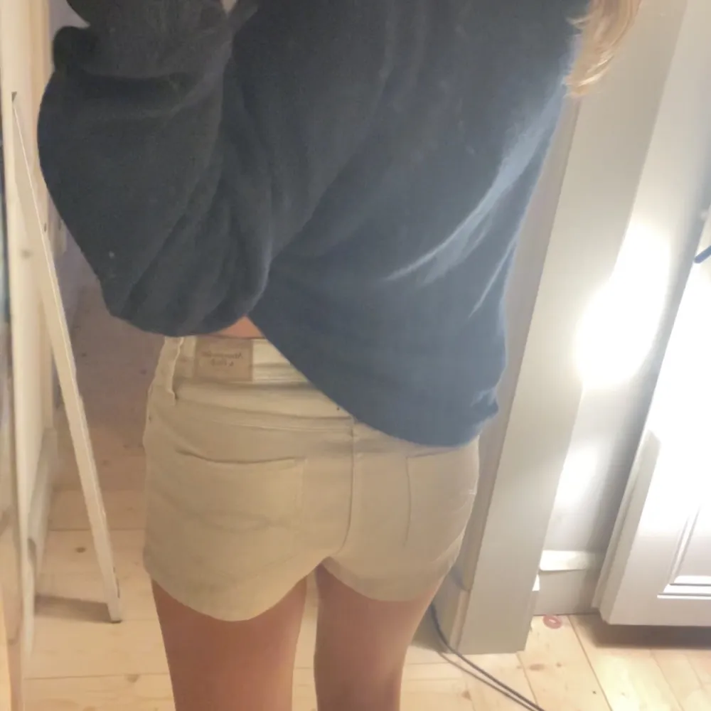 Sjukt Coola lite guld shimmriga shorts från abercrombie & Fitch. Shorts.