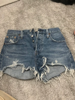 Levis shorts - Använda en gång storlek xs-s Köparen står för frakten 