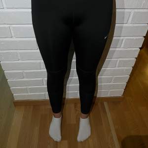 Nike PRO tights som är använda ett fåtal gånger.  