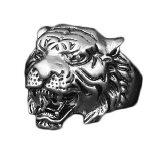 Tiger ring  - Säljer denna ursnygga ring som är köpt ifrån punktshop inne i stan, säljer pg den inte kommer till mycket användning! Den har inte mycket täcken på skador men har rostat lite på näsan men inget som syns, Ordinarie pris är 69kr och säljer för 35kr+frakt💘😇🙌🏻
