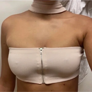 Topp - topp från missyempire, sand färg🤍 aldrig använd! 