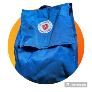Gammal fjällräven  - Fjällräven blå,vintage Blå rätt så sliten den är från typ  70-80. Har skogs mulle på sidan  