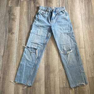 Gina jeans storlek 34  Beninnerlängd 73cm  Fint skick 