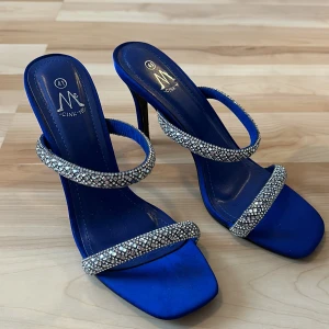 Klackar  - Väldigt fina skor men råka tyvärr köpa fel storlek. 