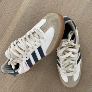 Adidas  - Fint skick använda endast fåtal gånger. Stor i storlek 