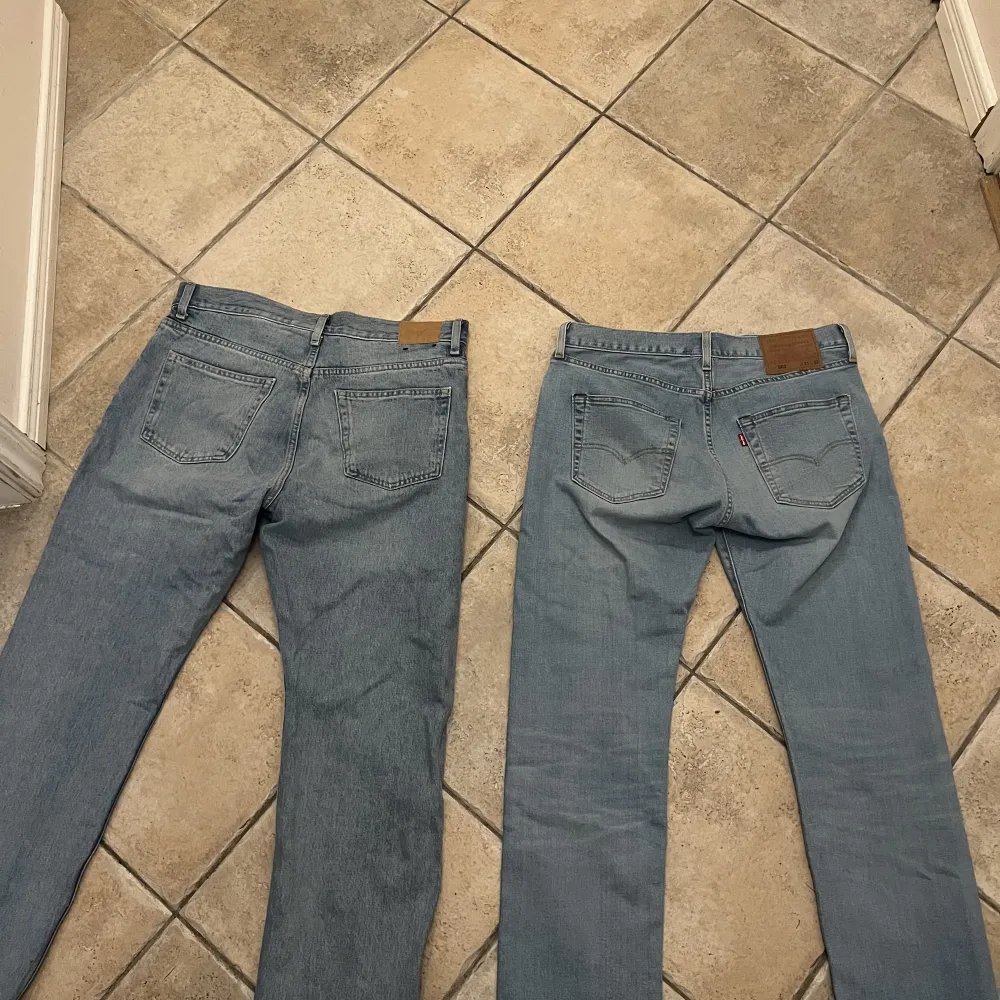 Säljer två stycken jeans. Vänster: weekday space relaxed straight jeans strl 31/10. 200kr Höger: Lewis 501or W31 L32. 400kr. I gott skick och nästan helt oanvända. . Jeans & Byxor.