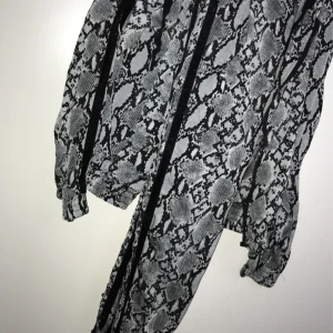 Set  - Ett fint set, svårt att se på bilden, skriv för bättre bilder!