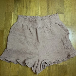 Shorts  - Storlek:38/M Från:primark Skick:bra skick! Använt men i bra skick! 🧸 Postar med PostNord och tar bara emot Swish! Skriv för mer info🩷