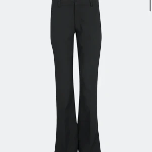 Vera kostymbyxor  - Säljer dessa lågmidjade kostymbyxorna från bikbok då de är för långa och aldrig använda❤️