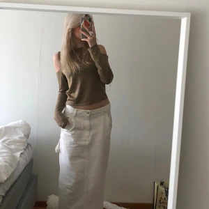 Guldig tröja  - Jätte fin guldig tröja som tyvär inte kommer till användning längre, pris går att diskutera 