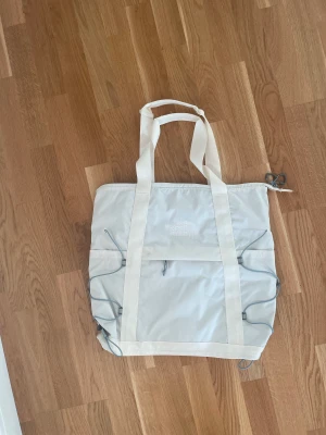 White North Face Tote Bag - New white north face tote bag. Great condition.