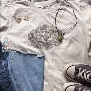 Brandy topp!  - Säljer denna brandy toppen i jätte fint skick, köpt för två år sen och knappt använd! 