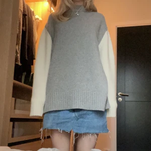 Gina tricot tröja - Intressekoll på denna fina tröjan som är i helt ny skick och har ett nypris på 1200kr  Den är i xs men funkar för en m också beroende på hur man vill att den ska sitta